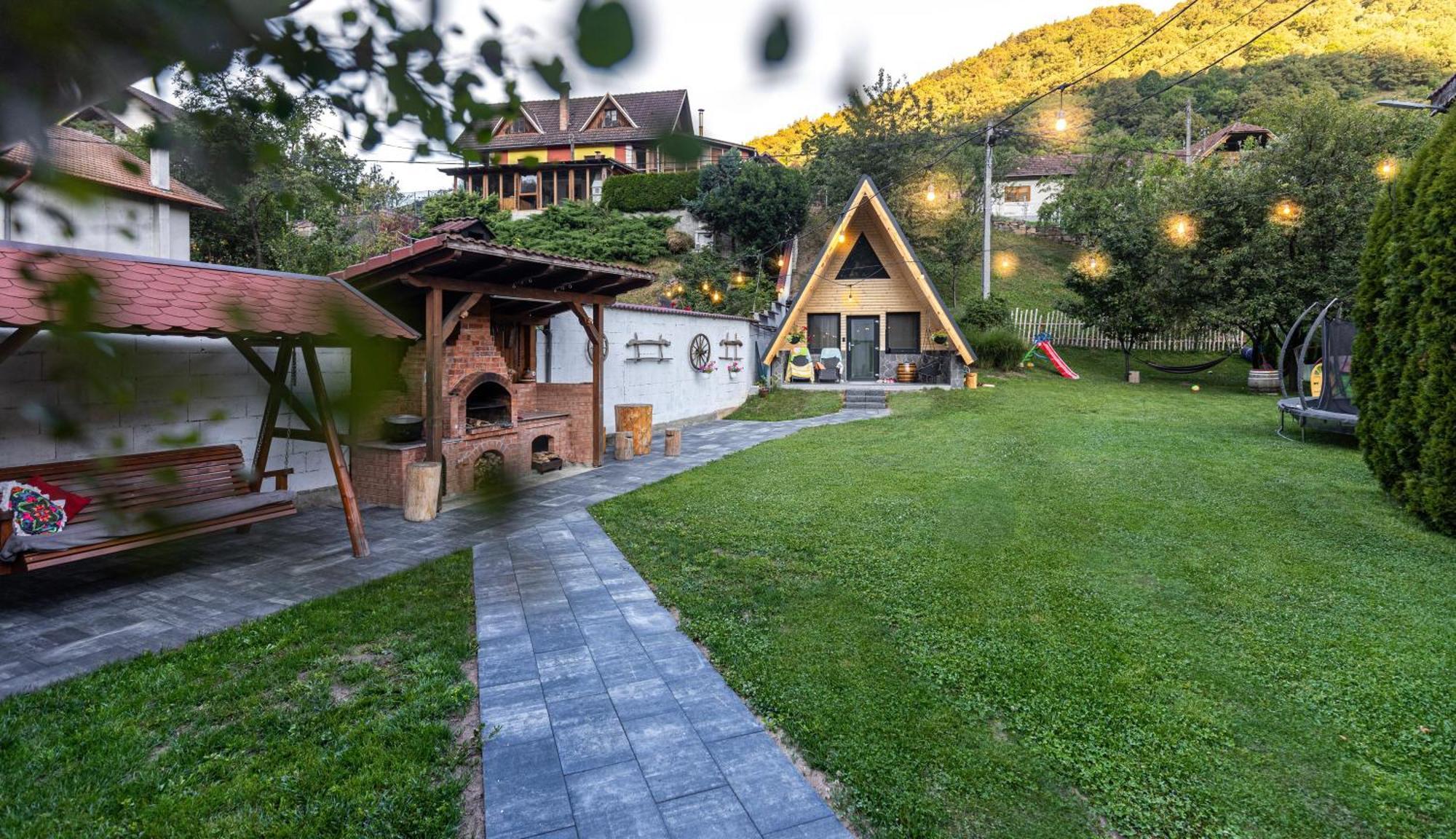 Pensiunea Casa Iulia A-Frame Martinie 외부 사진