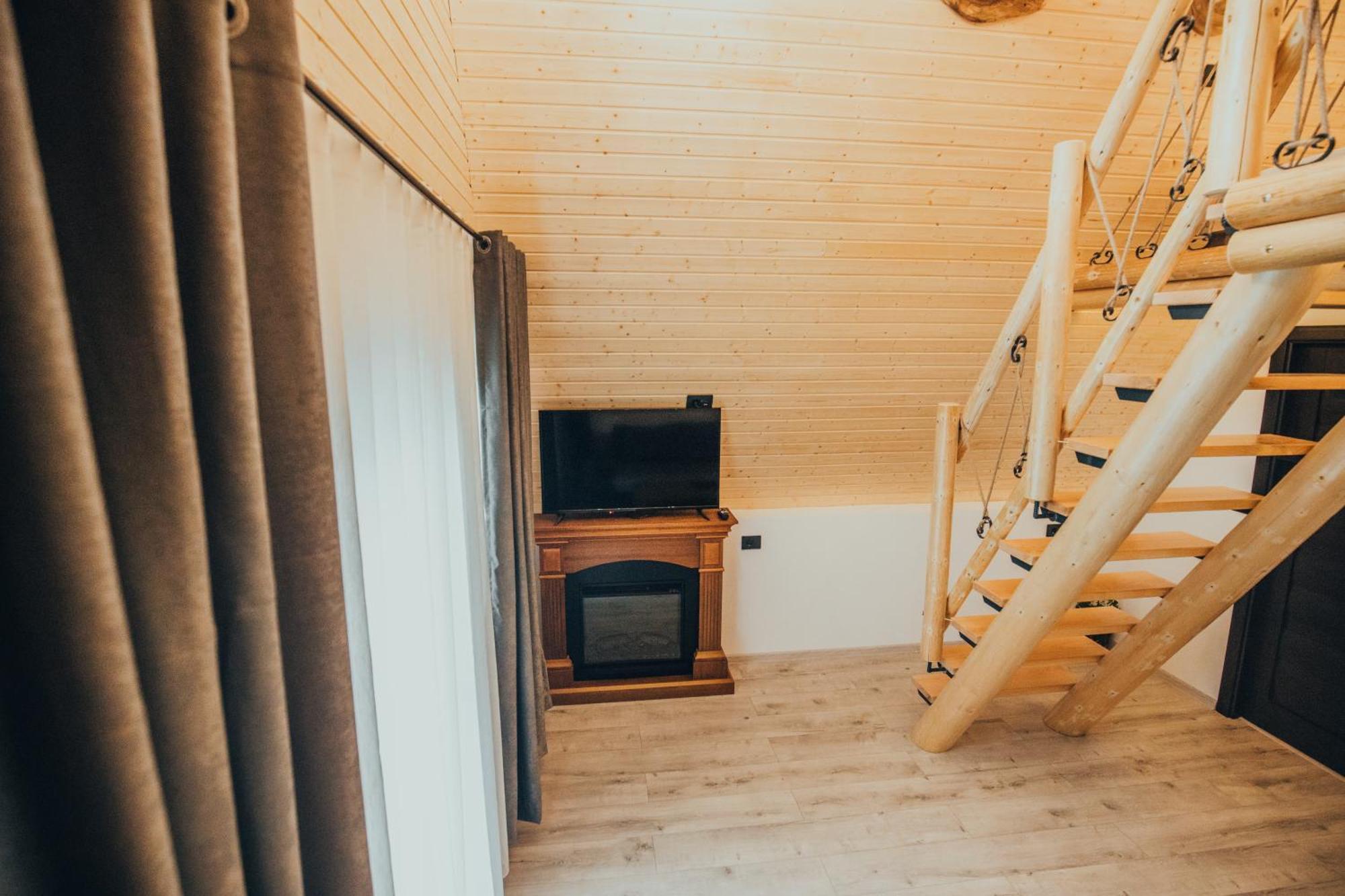 Pensiunea Casa Iulia A-Frame Martinie 외부 사진