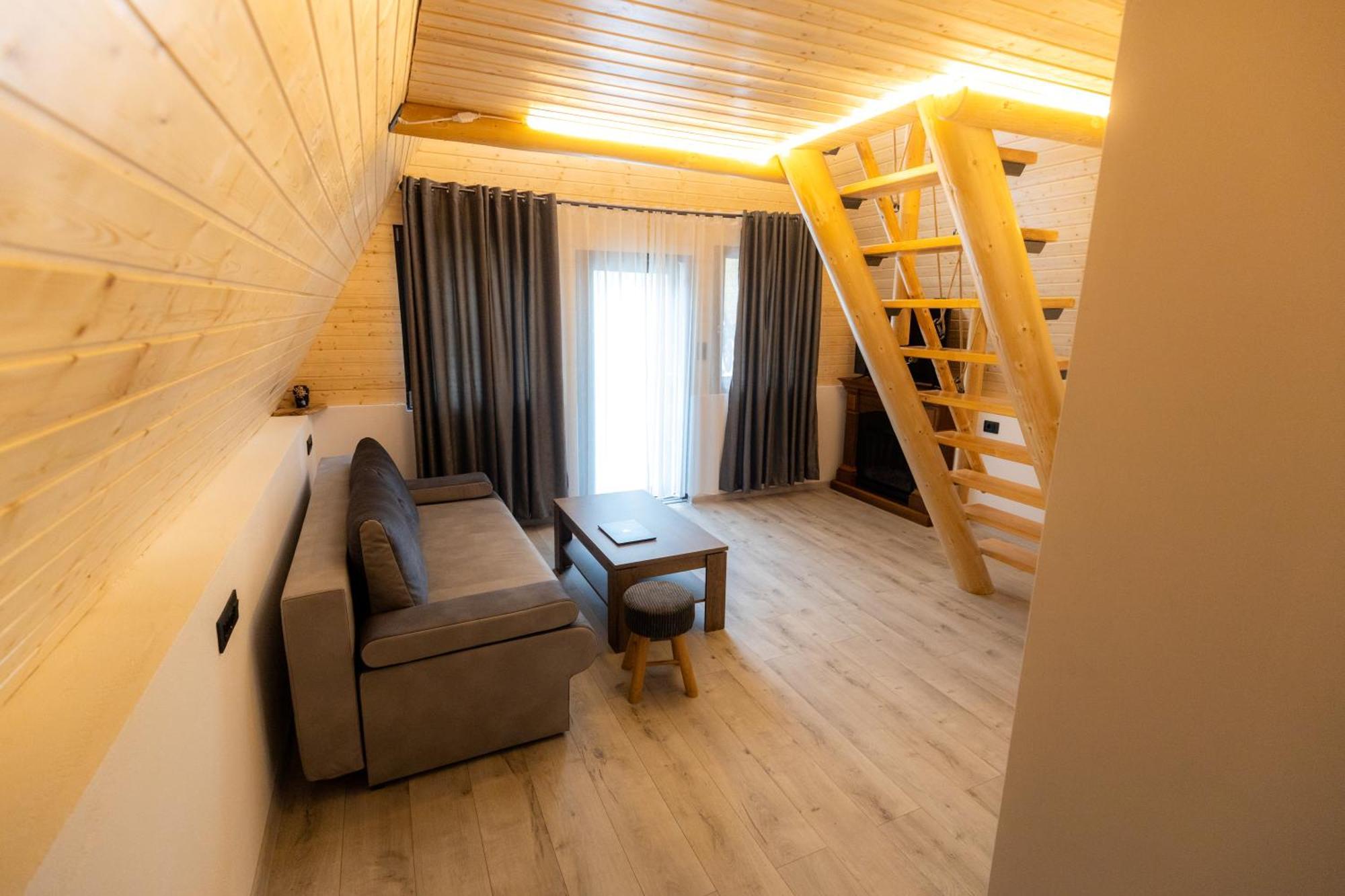 Pensiunea Casa Iulia A-Frame Martinie 외부 사진