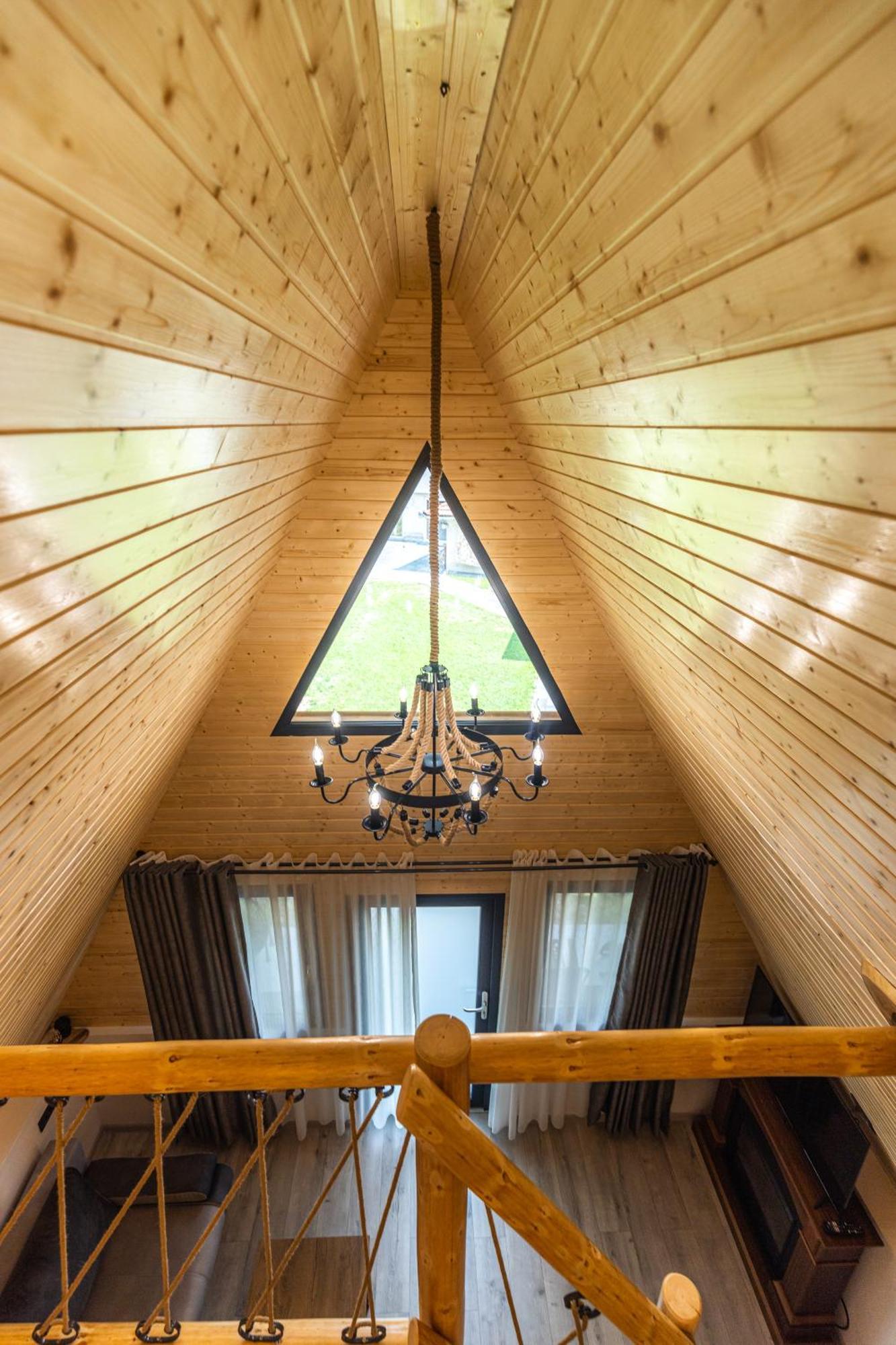 Pensiunea Casa Iulia A-Frame Martinie 외부 사진